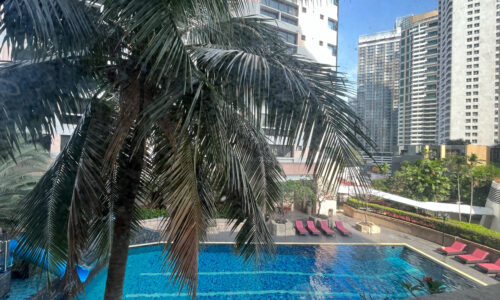 This large condo with a pool view requires renovation and it's available at a popular President Park Sukhumvit 24 condominium in Phrom Phong in Bangkok CBD