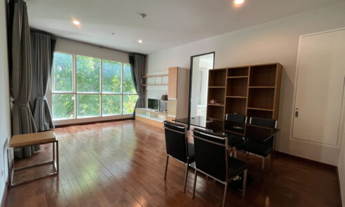 This well-maintained condo with a greenery view is available now in a popular Tha Address Chidlom condominium in Bangkok CBD