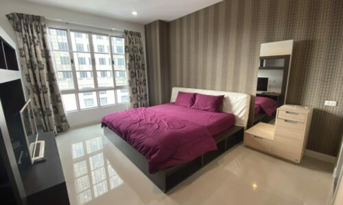 This 2-bedroom condo near Asoke BTS is available on a mid-floor at a popular CitiSmart Sukhumvit 18 condominium in Bangkok most central district