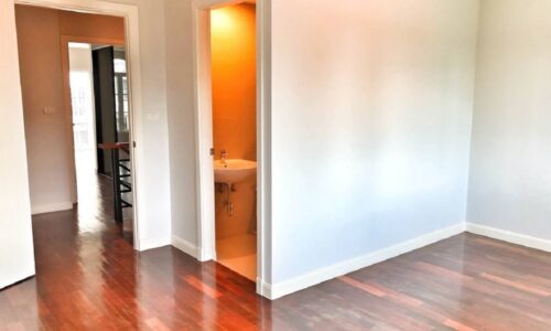Townhouse for rent in Sukhumvit 16 - 3-story - 3-bedroom
