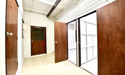 Rent a 3-bedroom house in Thonglor - 2-story