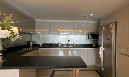 This large quiet condo in Thonglor is a rare property that is available now in the La Citta Penthouse condominium on Thonglor 8 in Bangkok CBD at a very good price