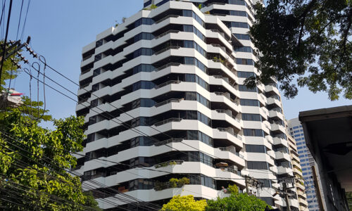 Lake Avenue Condominium at Sukhumvit 16 Near Asoke BTS and Sukhumvit MRT