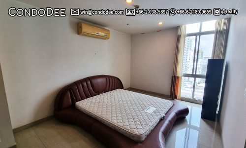 This large 3-bedroom condo near BTS Asoke is available now in The Master Centrium Asoke-Sukhumvit condominium in Bangkok CBD