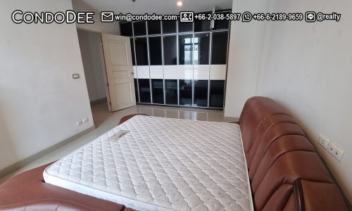 This large 3-bedroom condo near BTS Asoke is available now in The Master Centrium Asoke-Sukhumvit condominium in Bangkok CBD