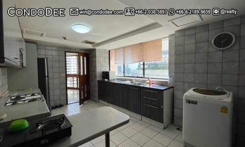 This large apartment on the top floor in Prompong is available now in a popular President Park Sukhumvit 24 condominiumThis large apartment on the top floor in Prompong is available now in a popular President Park Sukhumvit 24 condominium