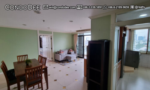 This large condo on Sukhumvit 39 requires a bit of renovation and it's available in the Baan Prompong condominium