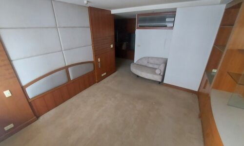 This large condo with an unblocked view is available now in President Park Sukhumvit 24 popular condominium in Phrom Phong in Bangkok CBD