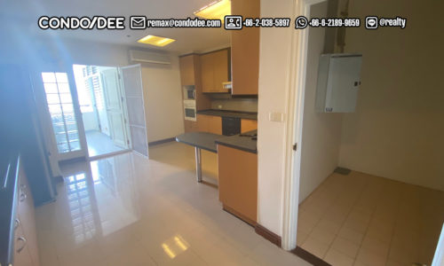 This large condo on Sukhumvit 11 in Nana District is available now in the popular Kallista Mansion condominium