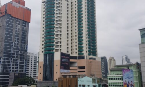 Las Colinas condominium near BTS Asoke