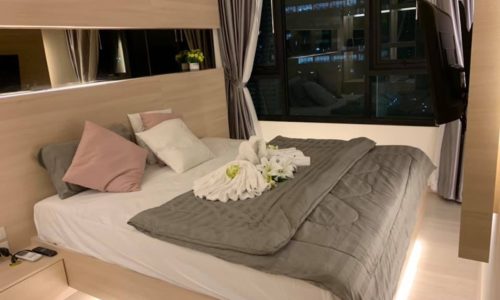 A condo for rent in Asoke near Makkasan Airport Rail Link - 2 bedroom - high-floor - Life Asoke 