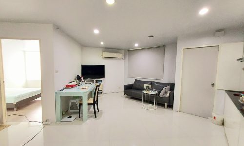 This affordable 2-bedroom condo is available now in a popular D.S. Tower 2 Sukhumvit 39 condominium in Phrom Phong in Bangkok CBD