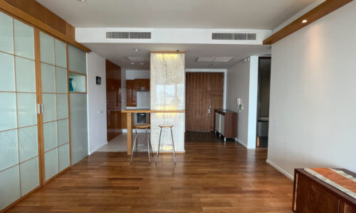 This luxury 1-bedroom condo near a park is available now in a popular The Lakes condominium located just near BTS Asoke in Bangkok CBD