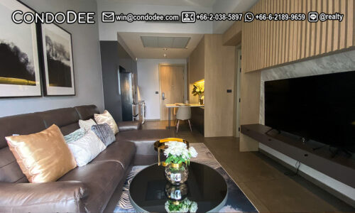 This luxury apartment in Asoke is available now in The Lofts Asoke's trendy condominium near Srinakharinwirot University.