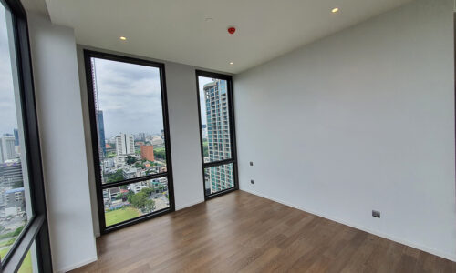 This luxury condo near Lumouni Park is available now in Muniq Langsuan luxury condominium in Bangkok CBD