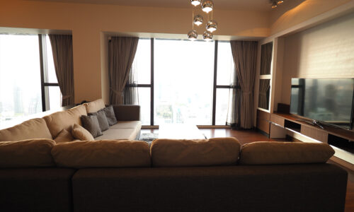 This luxury condo in Sathorn on a high floor is available in The Met condominium in Bangkok CBD