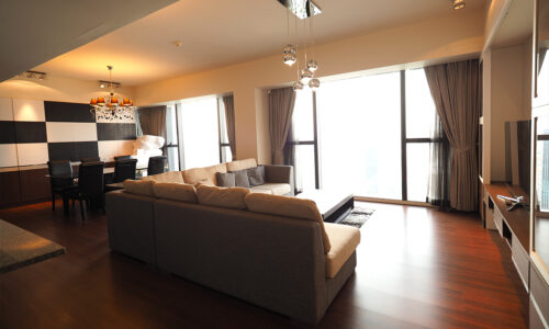 This luxury condo in Sathorn on a high floor is available in The Met condominium in Bangkok CBD