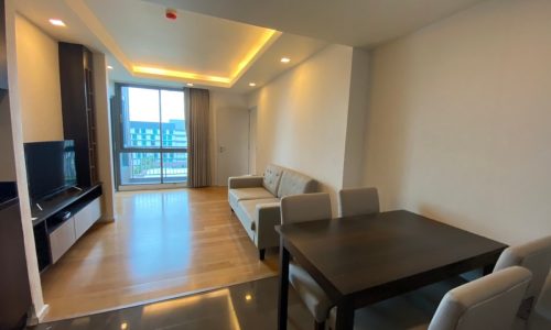 This affordable 2-bedroom near BTS Ploenchit is available now in Focus Ploenchit Sukhumvit 2 condominium in Bangkok CBD