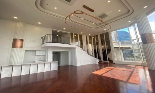 This renovated penthouse triplex on Sukhumvit 59 is available now in the Moon Tower condominium in Bangkok CBD
