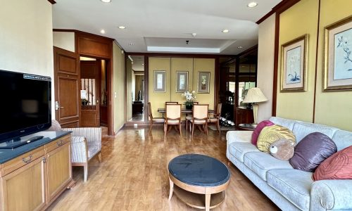 This 2-bedroom condo features a classical style and it's available now in The Bangkok Sukhumvit 43 condominium in Phrom Phong in Bangkok CBD