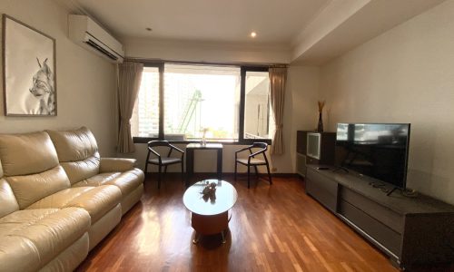 This Bangkok condo in Sathorn is available now in a popular Baan Piya Sathorn condominium developed by Sansiri PCL