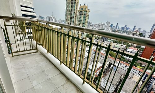This 3-bedroom condo on Sukhumvit 23 is a bright property available now for sale at a good price in a popular Wind Sukhumvit 23 condominium in Asoke in Bangkok CBD