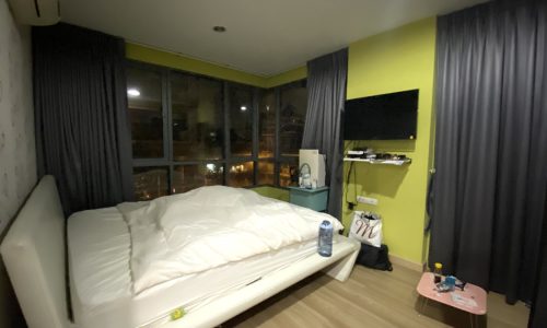This condo with 2 bedrooms near University in Pransarnmit at Voque Sukhumvit 31 condominium is available now