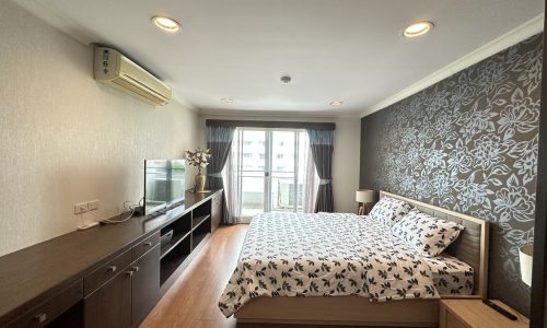 This well-maintained condo near Samitivej Sukhumvit Hospital is available now for sale in Grand Heritage Thonglor condominium in Bangkok CBD