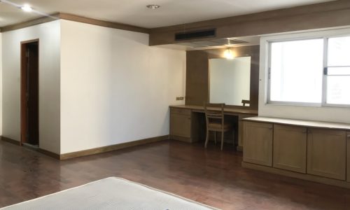 Full-sized Bangkok apartment for sale - 3-bedroom - mid-floor - Regent on the Park 3 - Sukhumvit 39