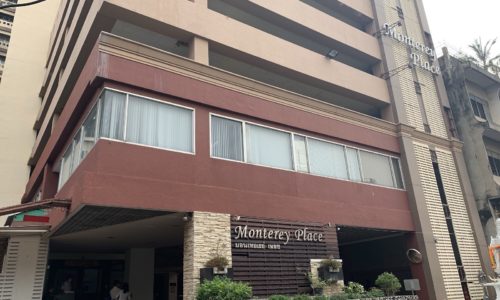 Monterey Place Bangkok condo on Sukhumvit 16 for sale near MRT Queen Sirikit was built in 1995.
