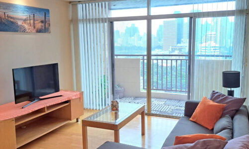 This nice renovated condo near MRT Queen Sirikit is available now in the Monterey Place condominium in Bangkok CBD