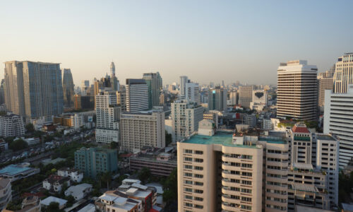 This Nana condo with an amazing view is available now in Omni Tower Sukhumvit Nana condominium on Sukhumvit 4 (Soi Nana) in Bangkok CBD