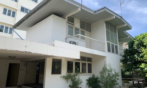 2-story house for rent in Ekkamai 6 - home office option