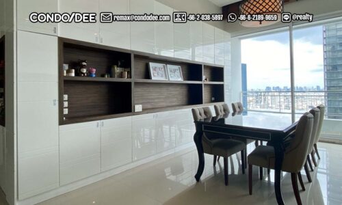 A penthouse with high ceilings in Phetchaburi Nana is available now for sale in the Circle condominium