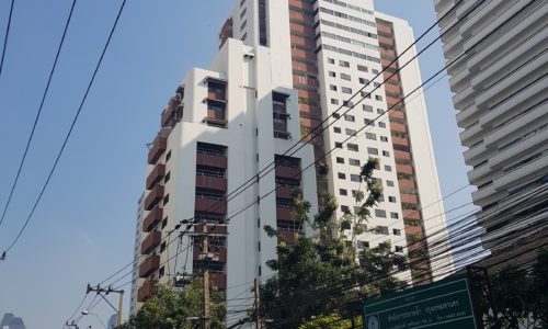 Prestige Towers Sukhumvit 23 Condominium in Asoke