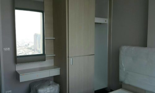 1-Bedroom Condo Rent Q Asoke - Mid Floor - Corner Unit