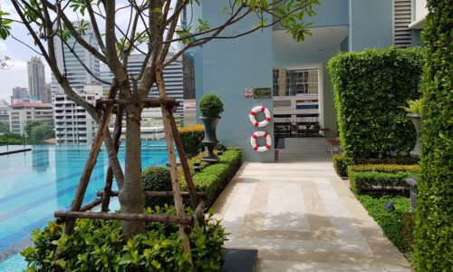 Q Asoke Condominium - swimming area