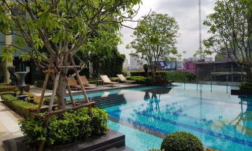 Q Asoke Condominium - swimming pool 01
