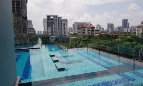 Q Asoke Condominium - swimming pool 02