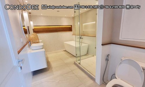 This renovated condo in Prompong on Sukhumvit 39 is available now in a popular D.S. Tower 2 condominium in Bangkok CBD