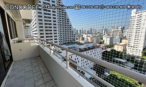 This renovated condo on Sukhumvit 6 near BTS Nana is available now in a popular Saranjai Mansion condominium