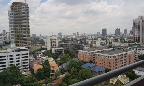 2-bedroom condo for sale in Prompong - 2 balconies - nice view - Roayl Castle