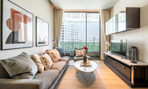This luxury condo with a Lumpini park view is available now at a good price at Saladaeng One condominium in Bangkok CBD