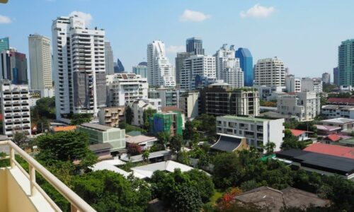An apartment for sale in Sukhumvit 6 with 1 bedroom is available on a mid-floor at Saranjai Mansion