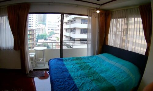 A condo for sale on Sukhumvit 6 with 1bedroom is available on a low floor of Saranjai Mansion
