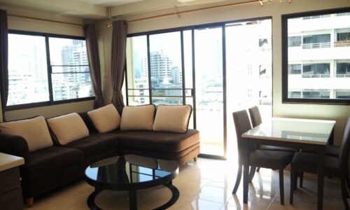 An apartment for sale in Sukhumvit 6 with 1 bedroom is available on a mid-floor at Saranjai Mansion