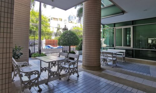 Navin Court - Low-Rise Bangkok Condominium in Ruamrudee Near BTS Ploenchit