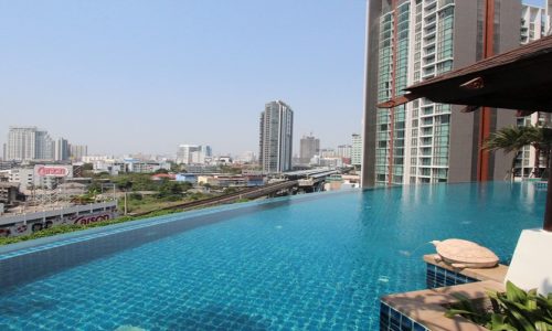 Sky Walk Condominium Near BTS Phra Khanong