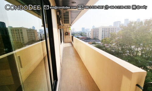 This spacious condo on Ekkamai 12 is available now in Casa Viva condominium at a good price