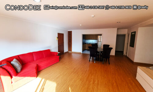 This spacious condo on Ekkamai 12 is available now in Casa Viva condominium at a good price